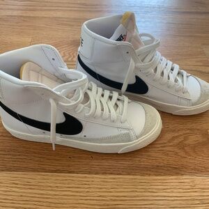 Nike Blazer Mid ‘77